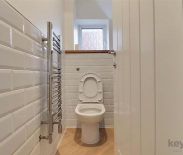 3 bedroom semi-detached house to rent - Photo 5