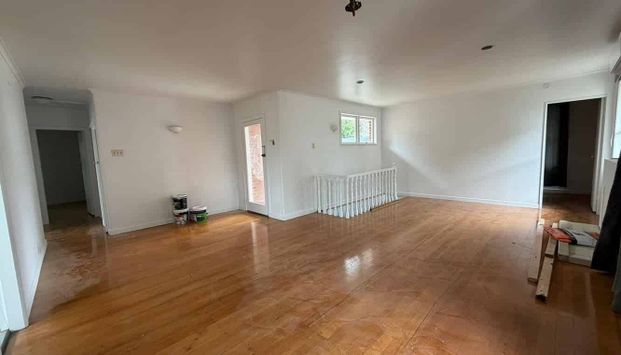 Charming Mt Eden 3BR Home w/ Parking - Photo 1