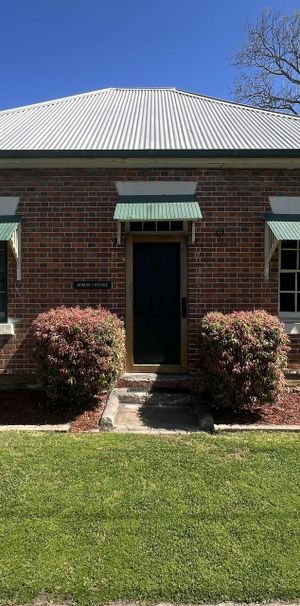 Spacious Cottage - Photo 1