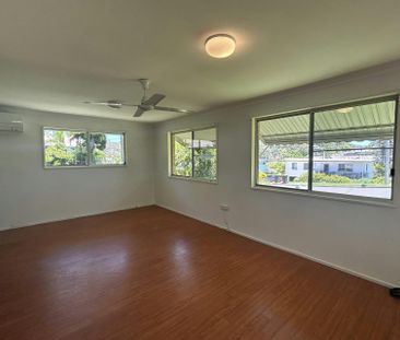 THIS WELL MAINTAINED HOME OFFERS COMFORTABLE LIVING WITH A LOW MAIN... - Photo 6