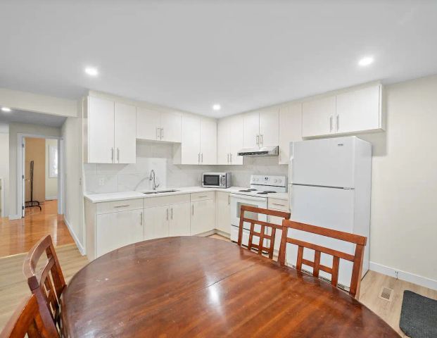 ALL UTILITIES INCLUDED FURNISHED BEDROOM FOR RENT IN BEDDINGTON — 1 Bedroom Room For Rent - Photo 1