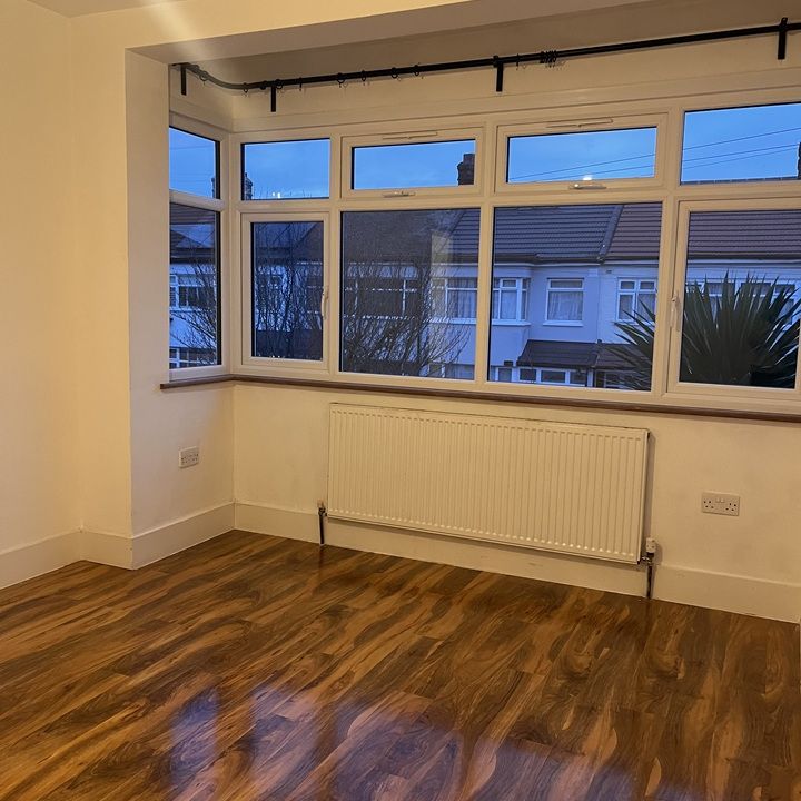 3 Bed Terraced House, Mortlake Road, IG1 - Photo 1