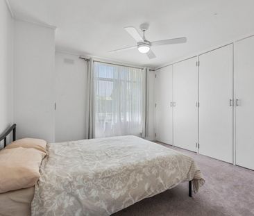 Charm and Location in the heart of Herne Hill - Photo 3