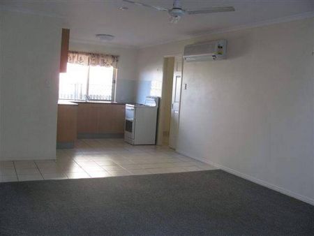 Neat 2 bedroom duplex!! - Photo 3