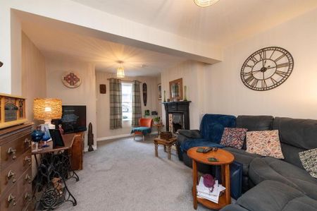 25 Antrim Road, Ballynahinch, BT24 8AN - Photo 2