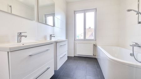 Sanierte 5 Zimmer Wohnung mit zwei Balkons - Photo 2