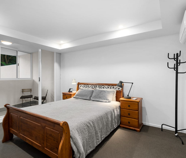 Perfectly Situated Redcliffe Apartment - Photo 2