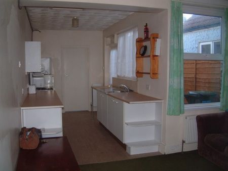 3 bed house - Photo 5