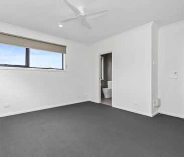 Modern Family Home - Photo 2