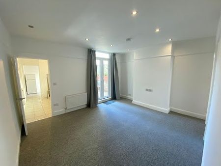 1 Bed Flat, Hebron Road, BS3 - Photo 3