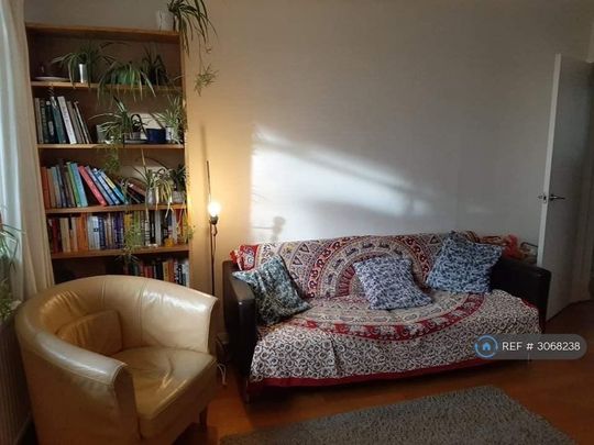3 bedroom flat to rent - Photo 1