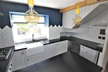 2 bedroom semi-detached house to rent - Photo 5