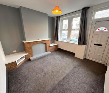 2 bedroom end of terrace house to rent - Photo 1