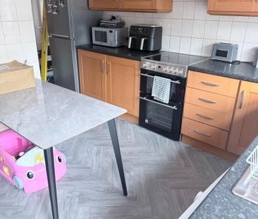 65 Mount Vernon Belfast, BT15 4BJ - Photo 5