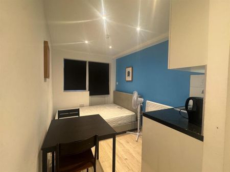 Studio to rent - Photo 2