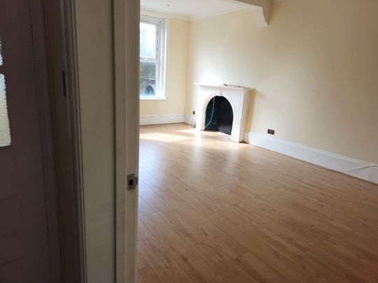 3 Bed Flat, Lordship Lane, SE22 - Photo 1