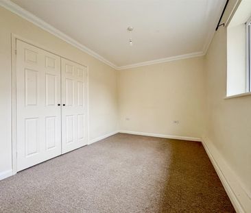 Woodsgate Park, Bexhill-On-Sea, TN39 4DL - Photo 2