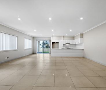 SPACIOUS MODERN 3 BEDROOM HOME - Photo 1