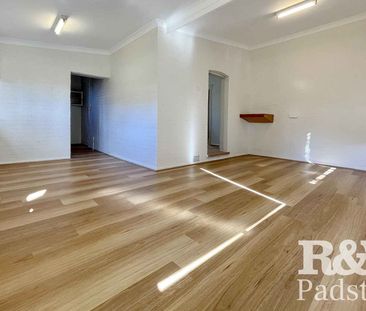 Water Views, Versatile Layout & Everyday Convenience - Photo 2
