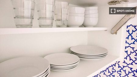 1 room luxury Flat for rent in Valencia, Spain - Photo 2