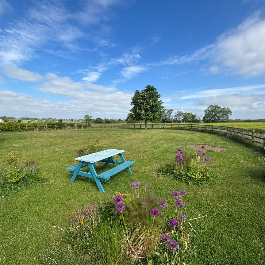 4 bedroom barn conversion to rent - Photo 1