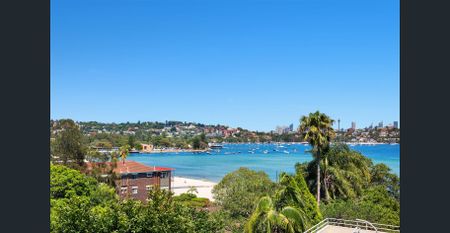 'White Ripples' Stylish Waterfront Extra Large One Bedroom Designer Apartment - Photo 5