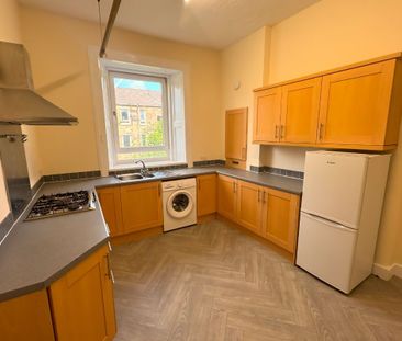 1 Bed, Flat - Photo 3