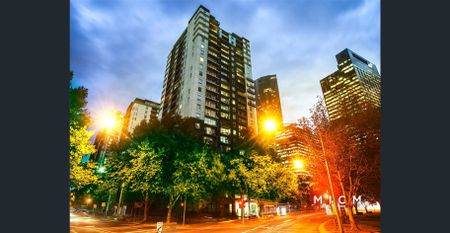 Ground Floor Apartment with Private Courtyard!! - Photo 3