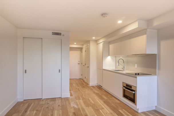 3460 Peel Street - Photo 1