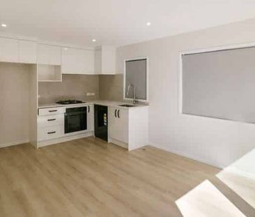 Brand new, gorgeous 2 bedroom! - Photo 3