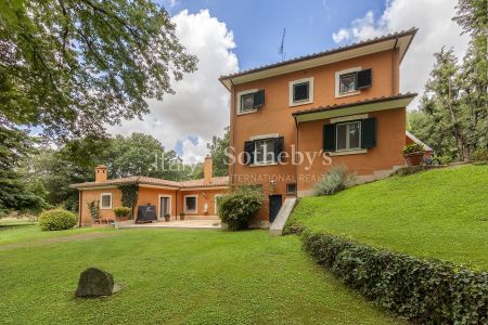 Single Family Home - Photo 4