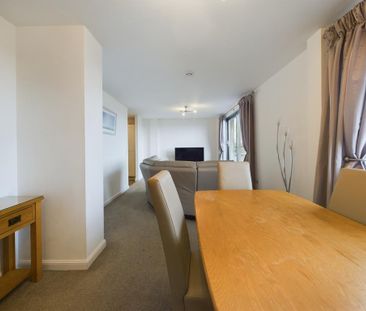 2 bedroom penthouse to rent - Photo 2