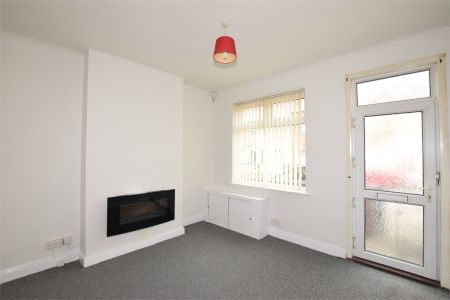 2 Bedroom Semi-Detached House - Photo 2