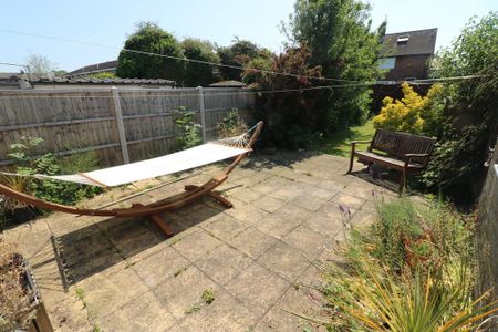 3 bedroom semi-detached house to rent - Photo 3