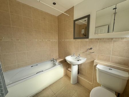 3 bedroom terraced house to rent - Photo 3