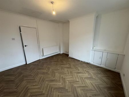 2 bedroom end of terrace house to rent - Photo 2