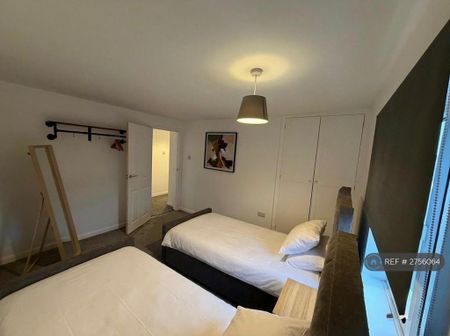 2 bedroom terraced house to rent - Photo 4