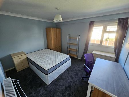 3 bedroom apartment to rent - Photo 4