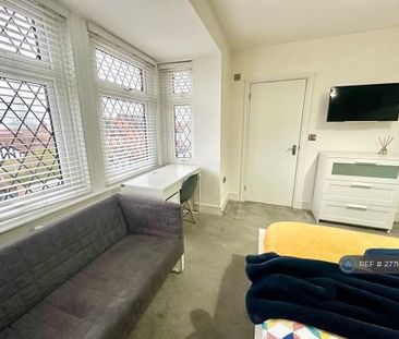 1 bedroom in a house share to rent - Photo 2