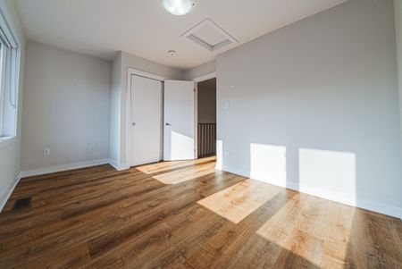 For Lease - 54 Mulhollard Lane, Hamilton, Ontario - Photo 5