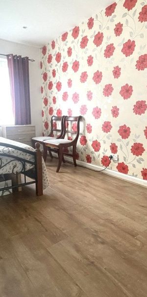 The Brow, WATFORD - Photo 1