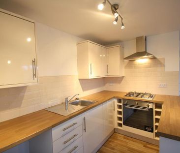 2 bedroom flat to rent - Photo 6