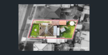 Bungalow for a 4th bedroom, teenage retreat or storage! - Photo 3