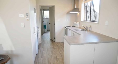 ST ALBANS - 2 BEDROOM STAND-A-LONE TOWNHOUSE, IMMACULATE THROUGHOUT - Photo 5