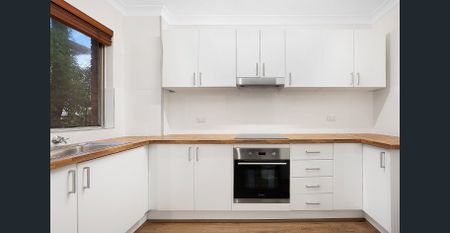 Generously Proportioned and Stylishly Presented One Bedroom Unit - Photo 3