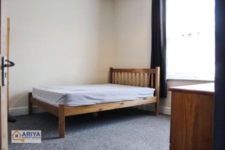 4 bedroom terraced house to rent - Photo 4