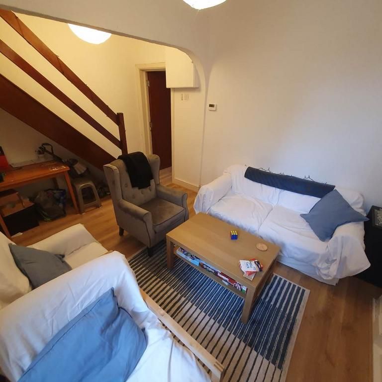 4 bedroom terraced house to rent - Photo 1