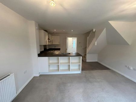 Terraced House to rent on - Photo 2