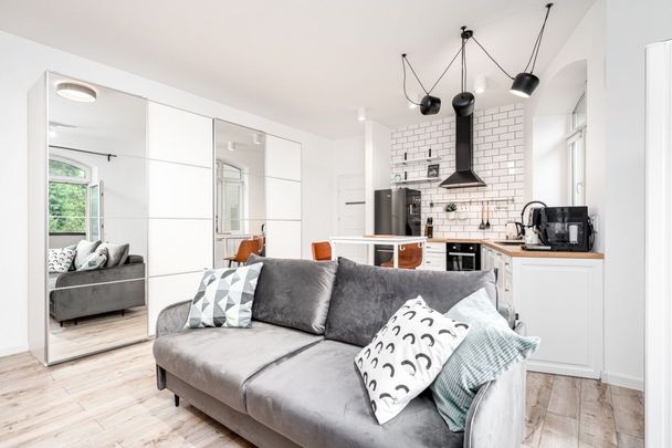 Przytulna kawalerka w centrum–cisza, styl i wygoda 32 m² - Photo 1