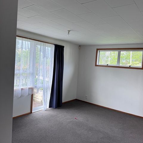 Charming 4BR lifestyle Home w/ Courtyard & Deck - Photo 1